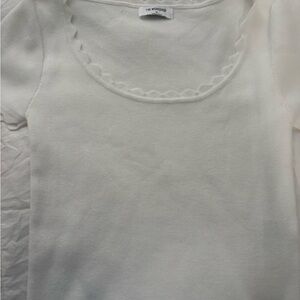 Workshop Republic Clothing White Scoop-Neck Knit cropped Tee with Scalloped Trim